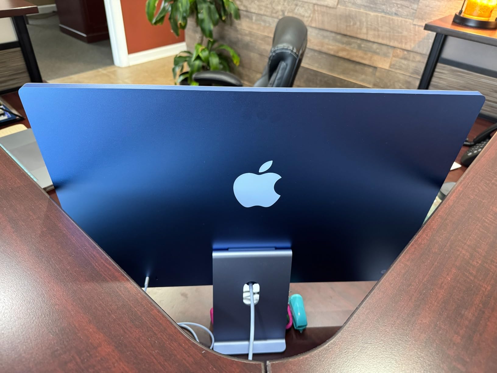 Apple 2024 iMac All-in-One Desktop Computer with M4 chip with 8-core CPU and 8-core GPU: Built for Apple Intelligence, 24-inch Retina Display, 16GB Unified Memory, 256GB SSD Storage; Silver customer photo 2