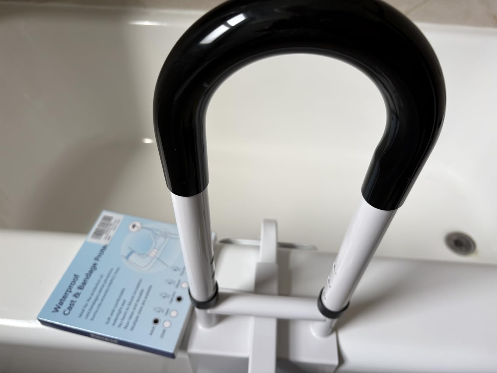 Adjustable Bathtub Safety Rail, Bathtub Handle Grab Bar with Non-Slip Grip for Seniors, Elderly, Fits 3.1 to 6.7 Inch Tub Walls, Supports 300 lbs customer photo 1