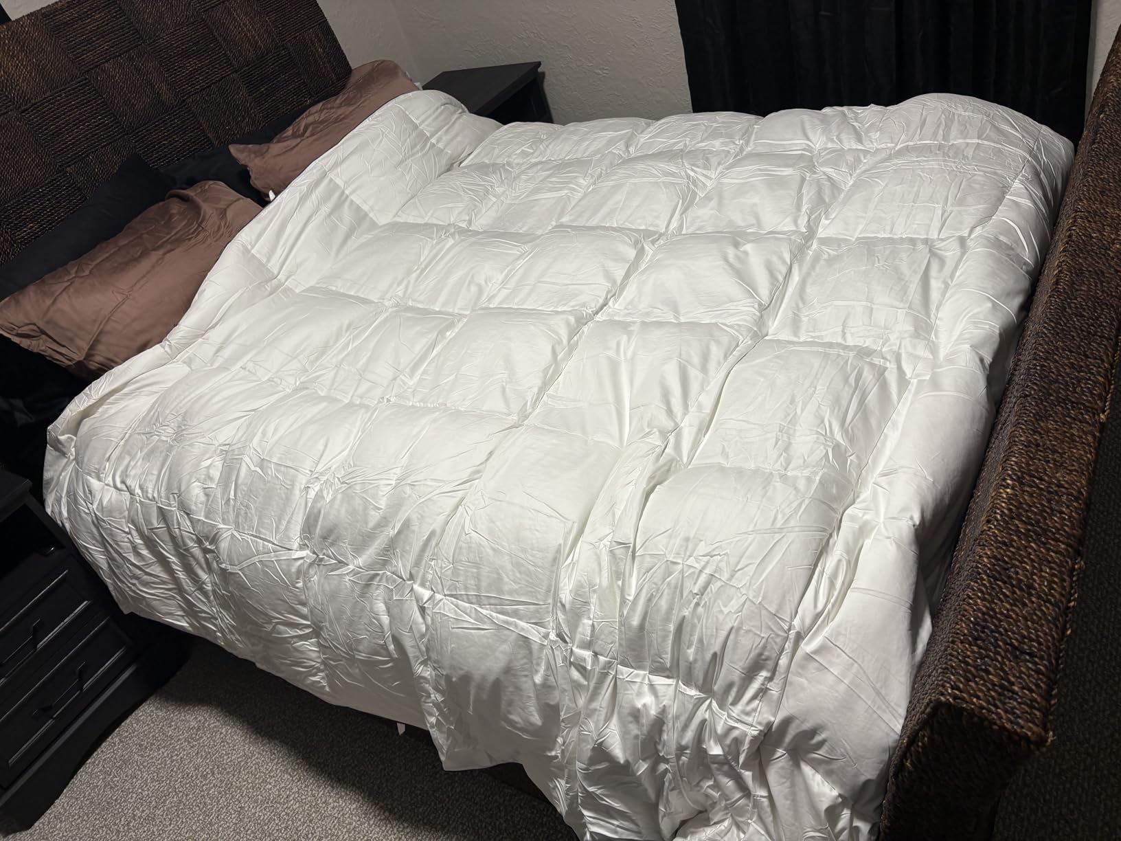 Pacific Coast Goose Feather Down Fiber Comforters Queen Size, Extra Fluffy White Duvet Insert, Ultra-Soft, Breathable, All Season Hotel Luxury Bedding Comforters, 8 Corner & Center Loops (90