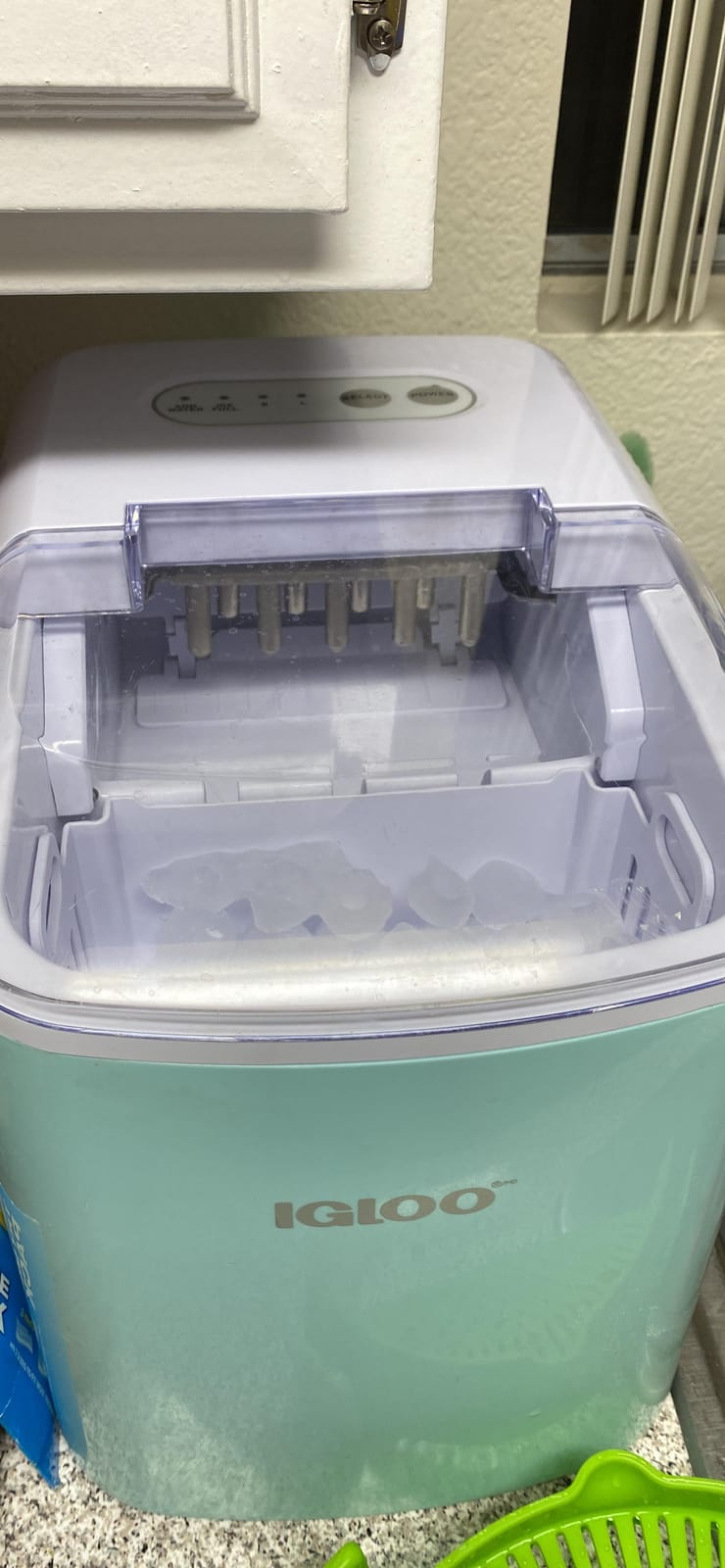 Igloo Portable Ice Maker with Scoop - Ice Maker with LED Control Panel & 1.5 Quart Water Tank - Stainless Ice Cube Maker Produces 26 Lbs. of Ice in 24 Hours with 9 Large or Small Cubes in 7 Minutes customer photo 1