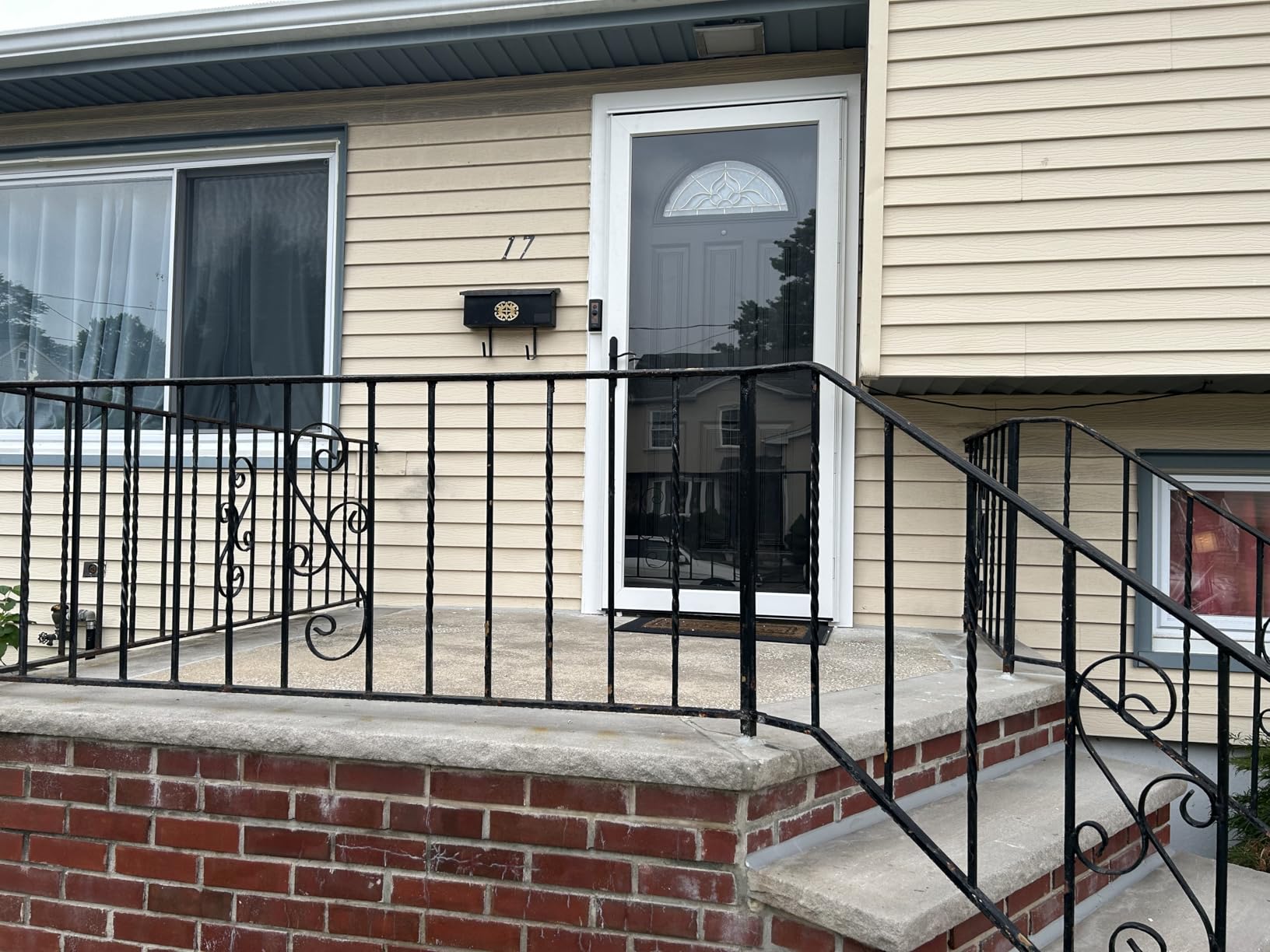 LARSON Platinum Interchangeable Storm Door, Black, 36-in. customer photo 1
