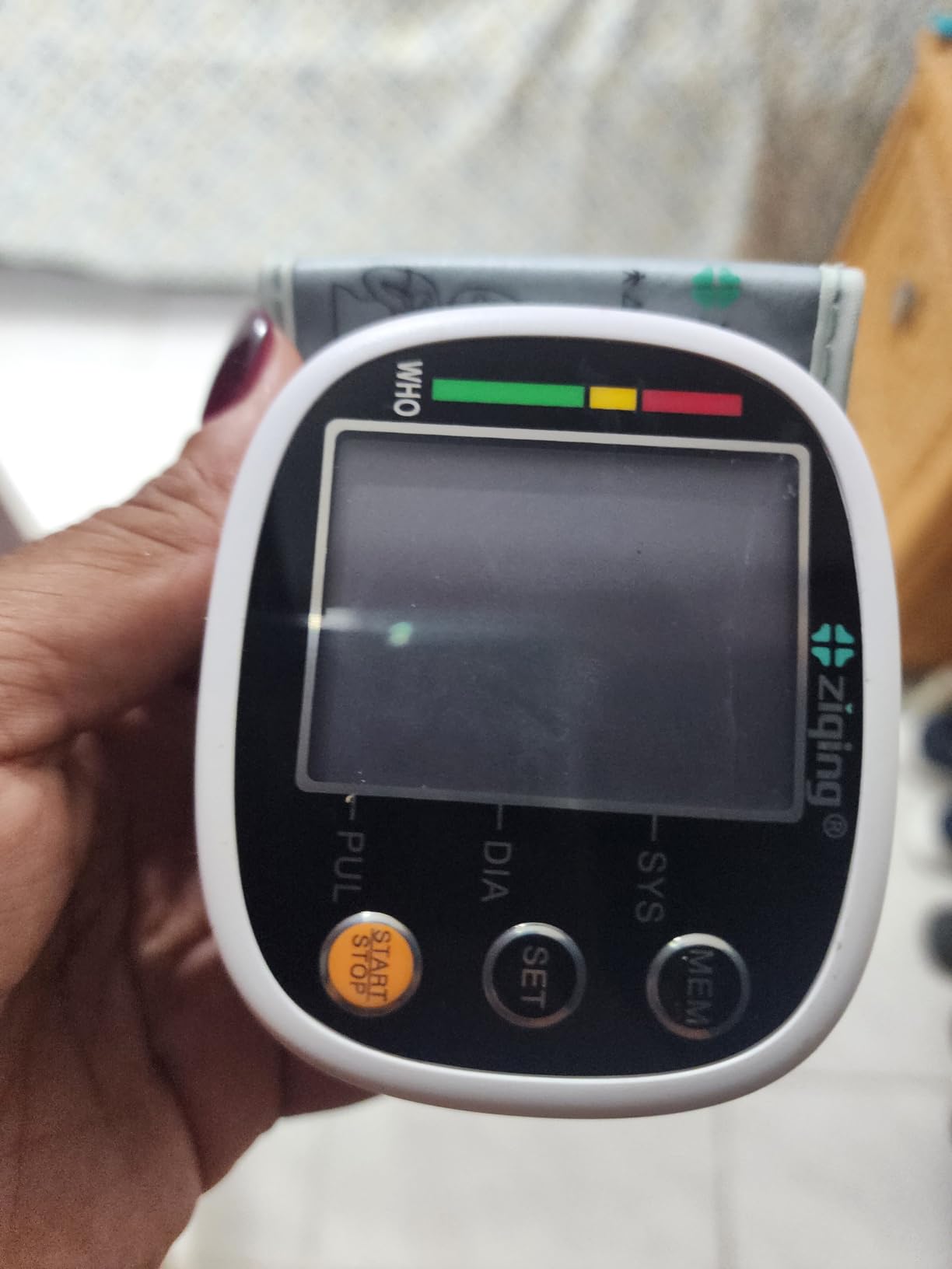 GUAEVER Wrist Blood Pressure Monitor for Home Use, Rechargeable Bp Machine customer photo 2
