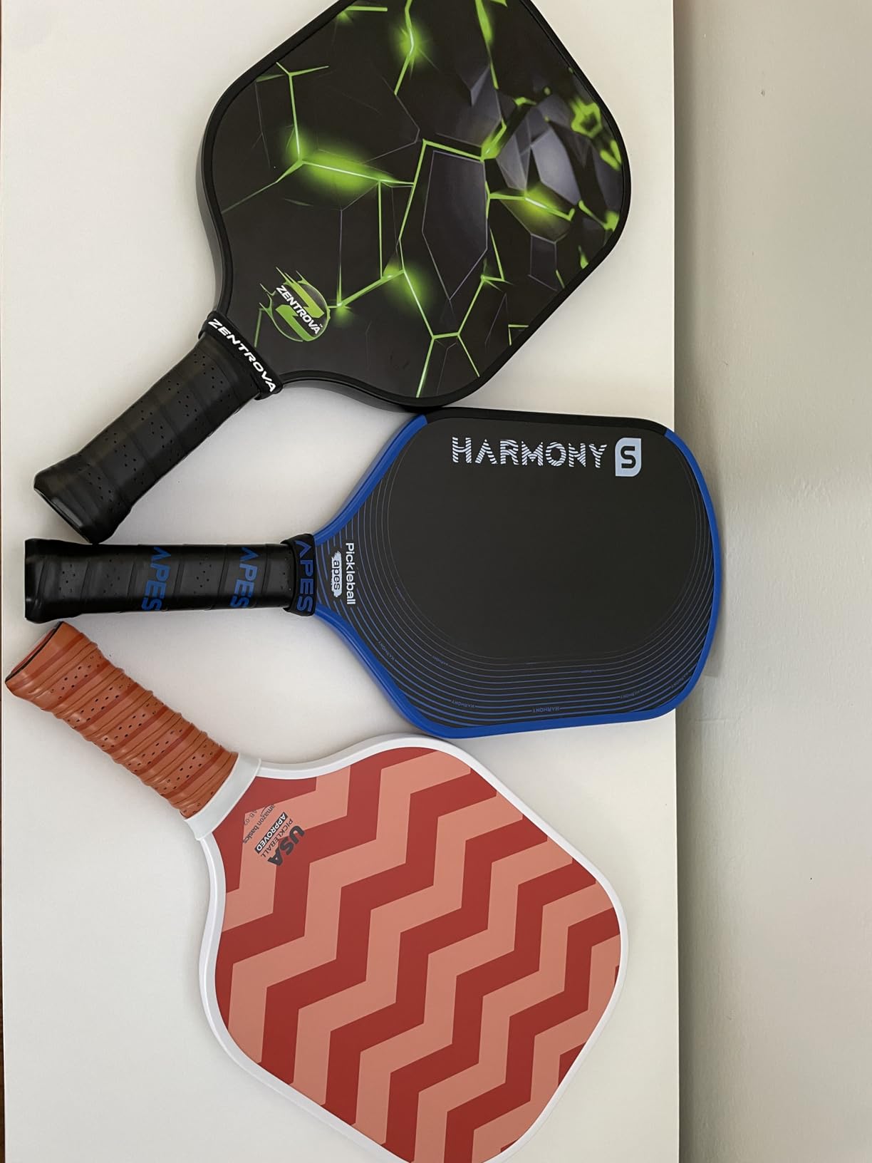Amazon Basics Pickleball Paddles Set of 2, USAPA Approved Carbon Fiber Paddle with 4 Balls, Lightweight Pickle Ball Rackets, Carry Bag & Grips customer photo 1