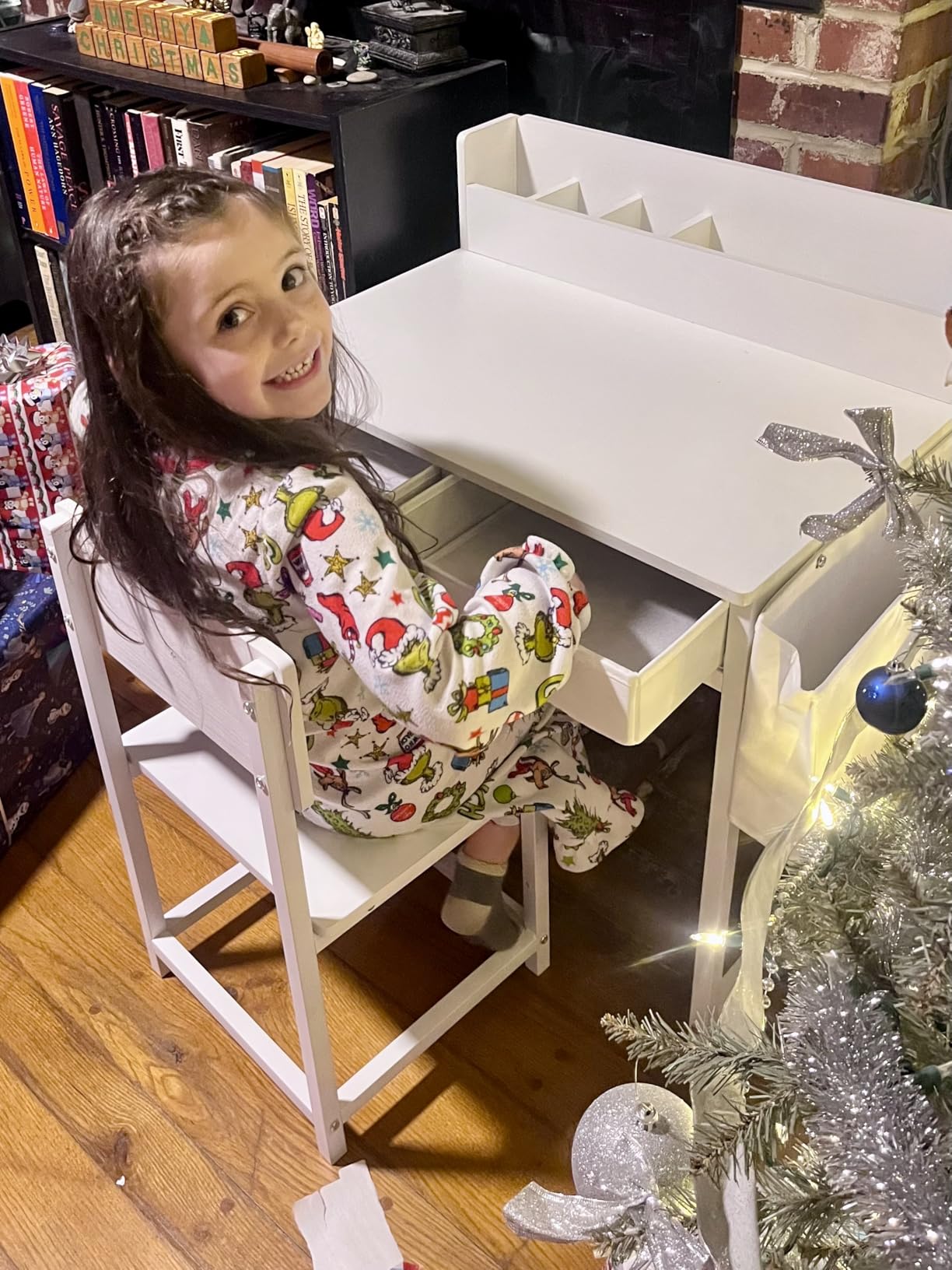 BOLUO White Kids Desk and Chair Set for 5-8 Year Old, Small Child Desk with Fabric Drawer, Children Study Table with Storage Toddler Girls Boys customer photo 1