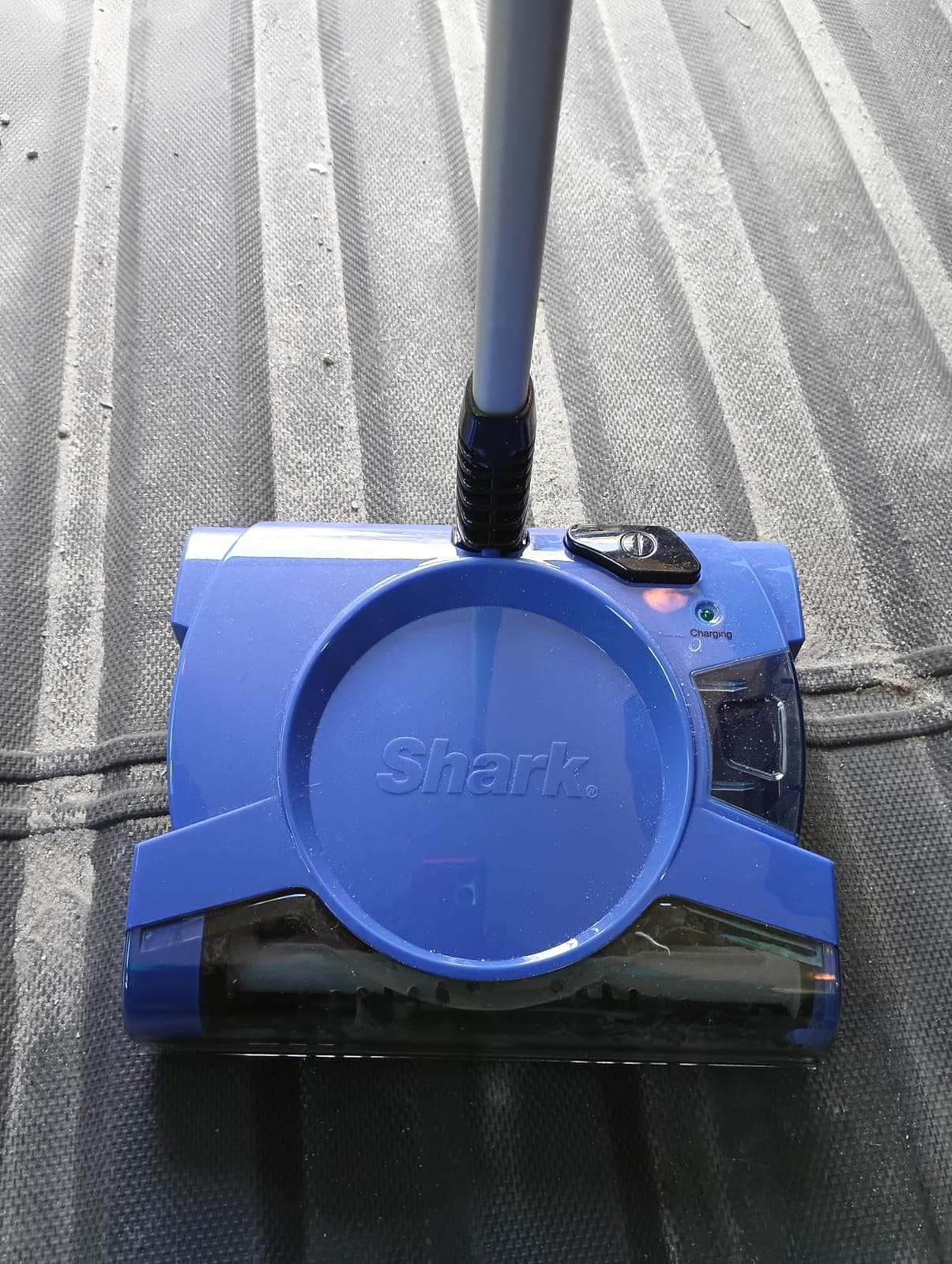 Shark Rechargeable Floor Sweeper, Motorized Brushroll, Compact Swivel Design, Easy-Empty Dust Cup, 10