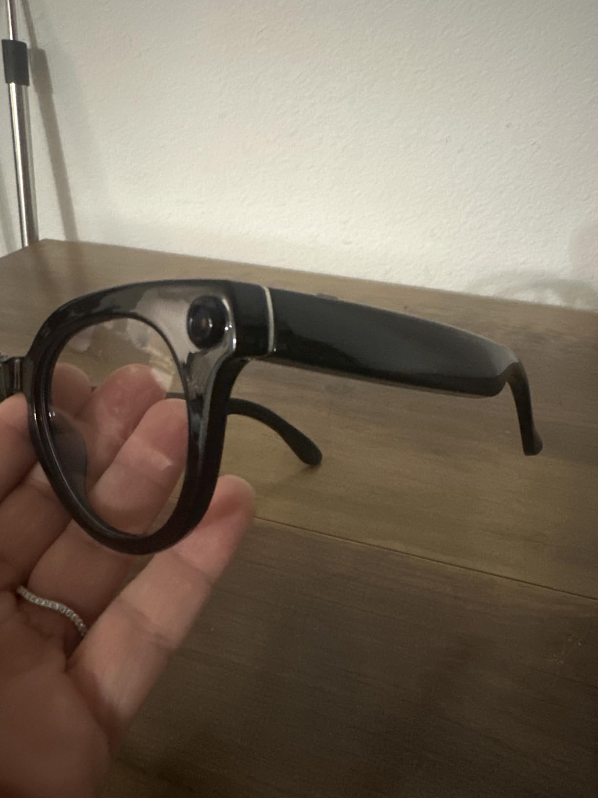 Smart Bluetooth Glasses with Open-Ear Audio & Photochromic Lenses customer photo 1