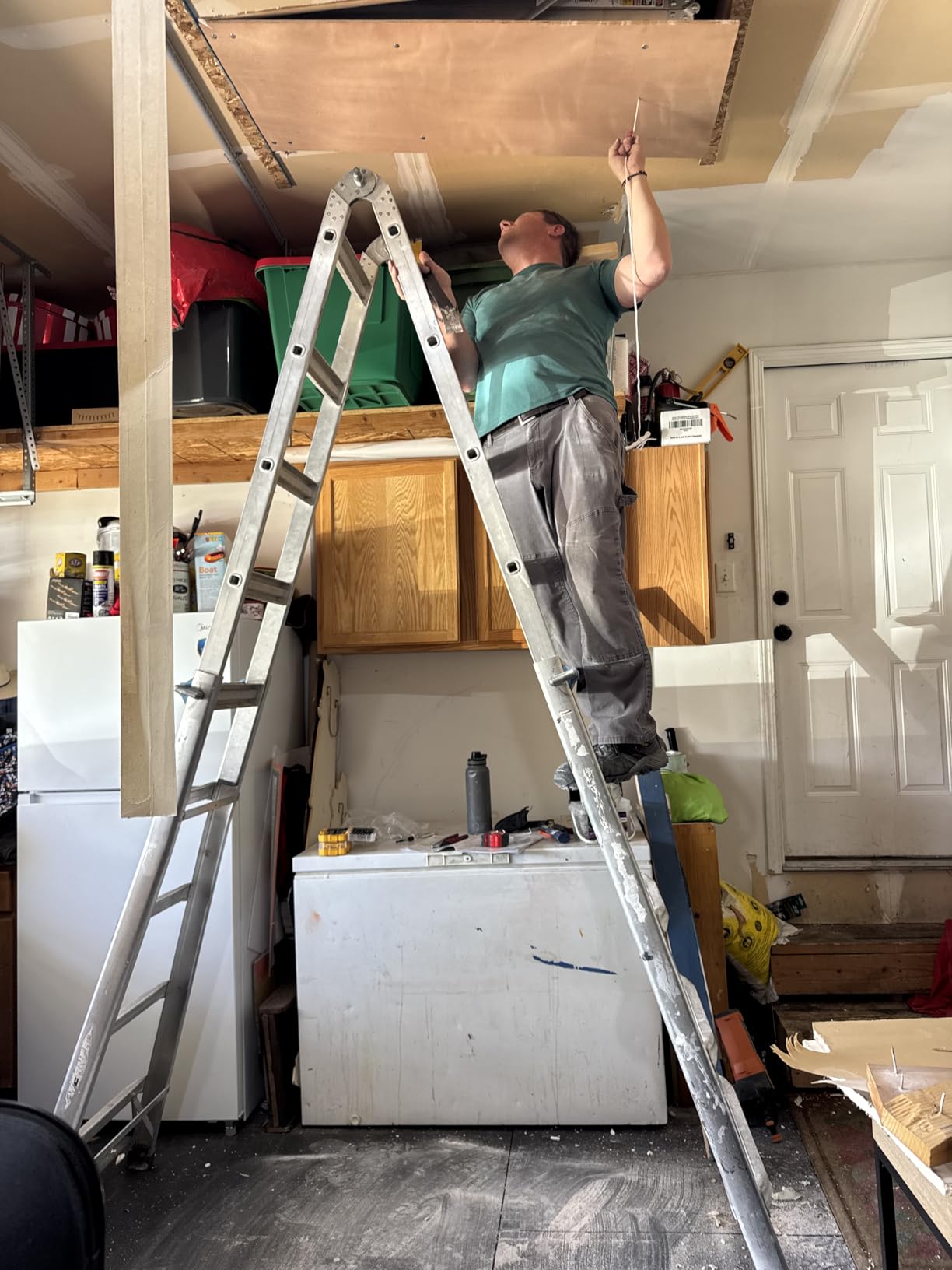 Vantic 10 Ft Aluminum Attic Ladder Pull Down System for 22.5