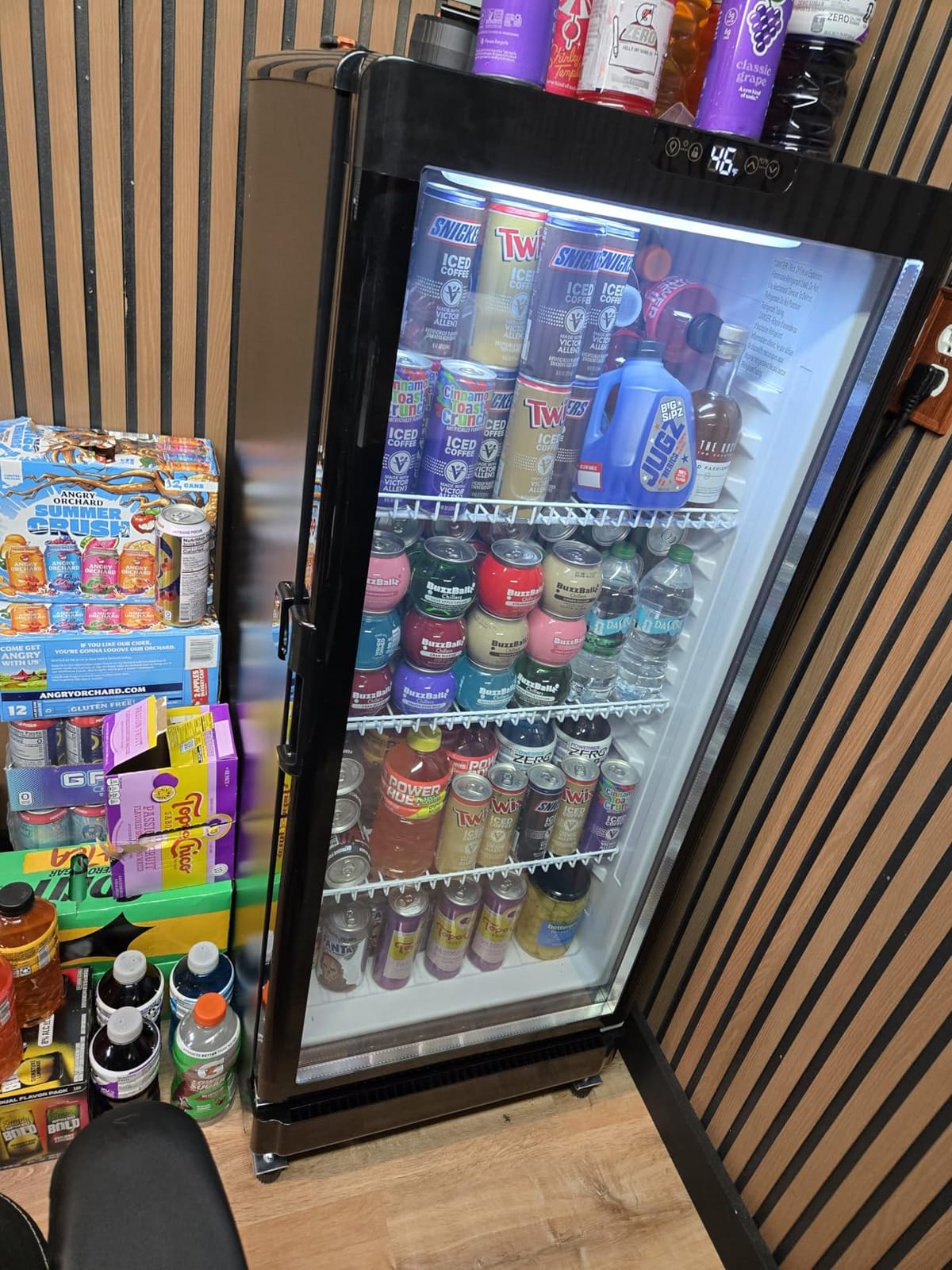 7 Cu.Ft Commercial Beverage Refrigerator with Glass Door customer photo 2