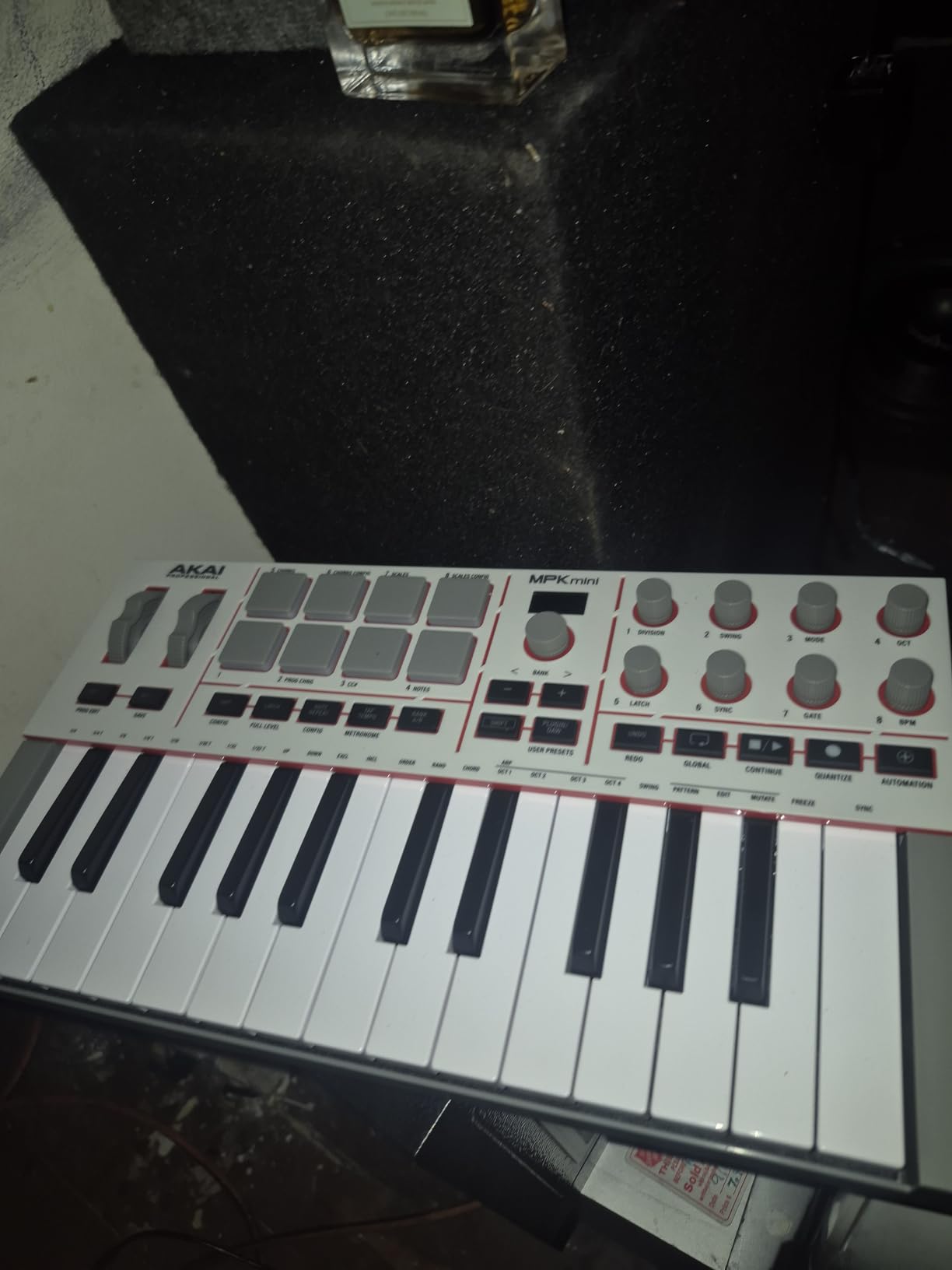 Akai Professional MPK Mini IV 25-Key USB-C MIDI Keyboard Controller, Black customer photo 2