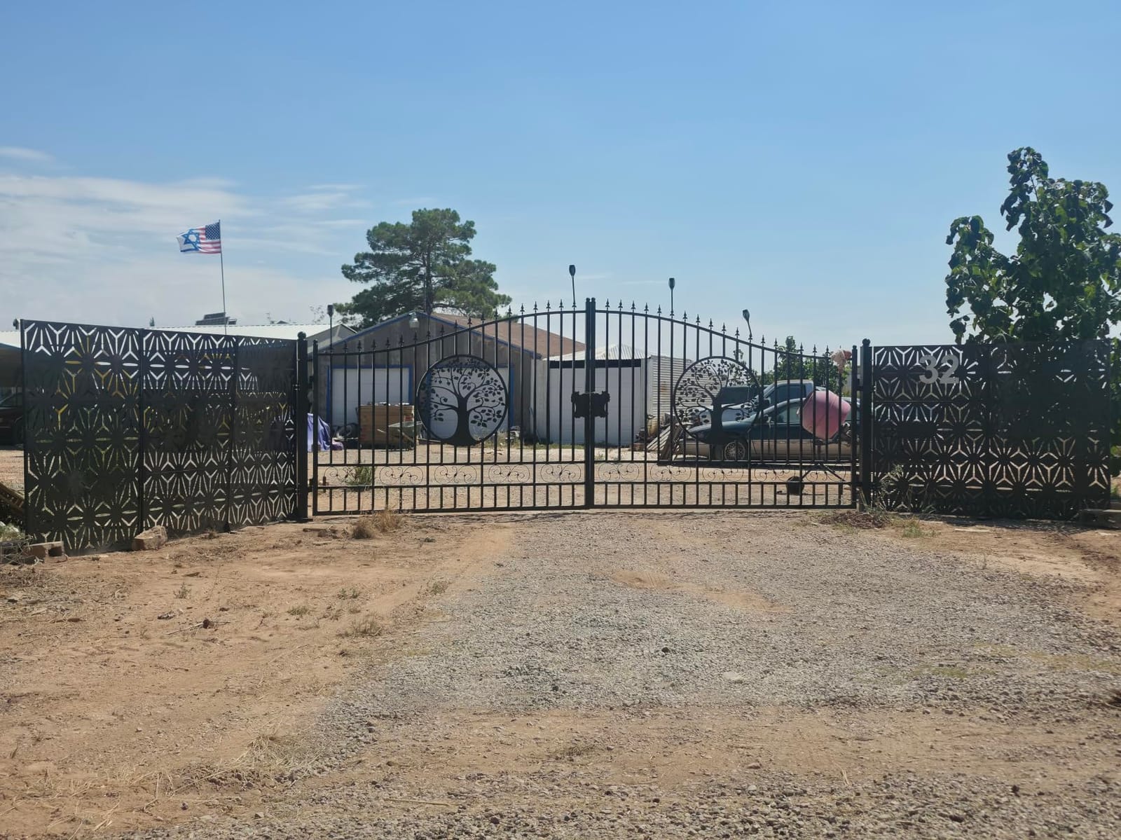 Chery Industrial 18x7 ft Dual Swing Driveway Gate with Rectangular Deer customer photo 2