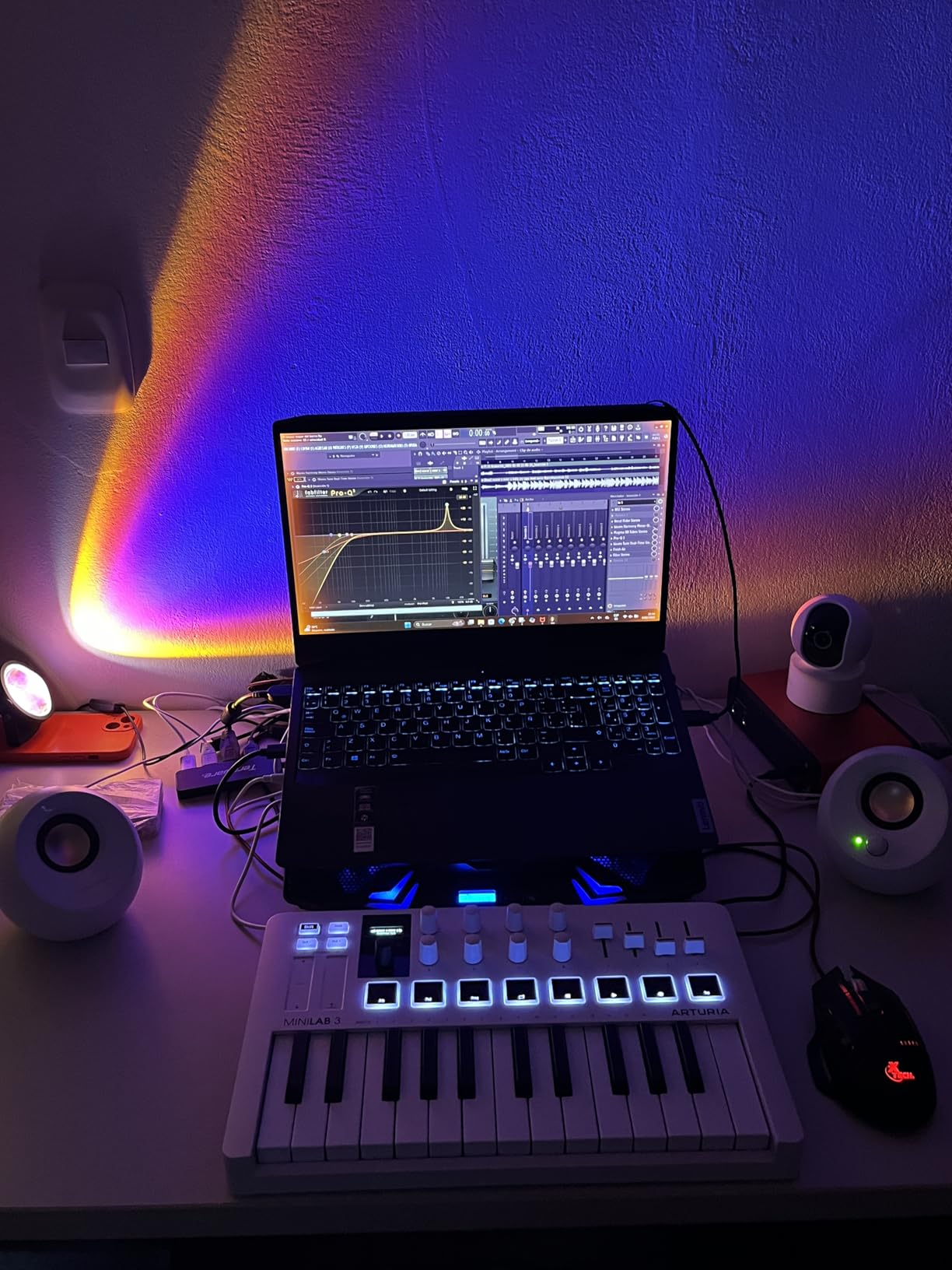 Arturia MiniLab 3 Universal MIDI Controller, Champagne customer photo 2