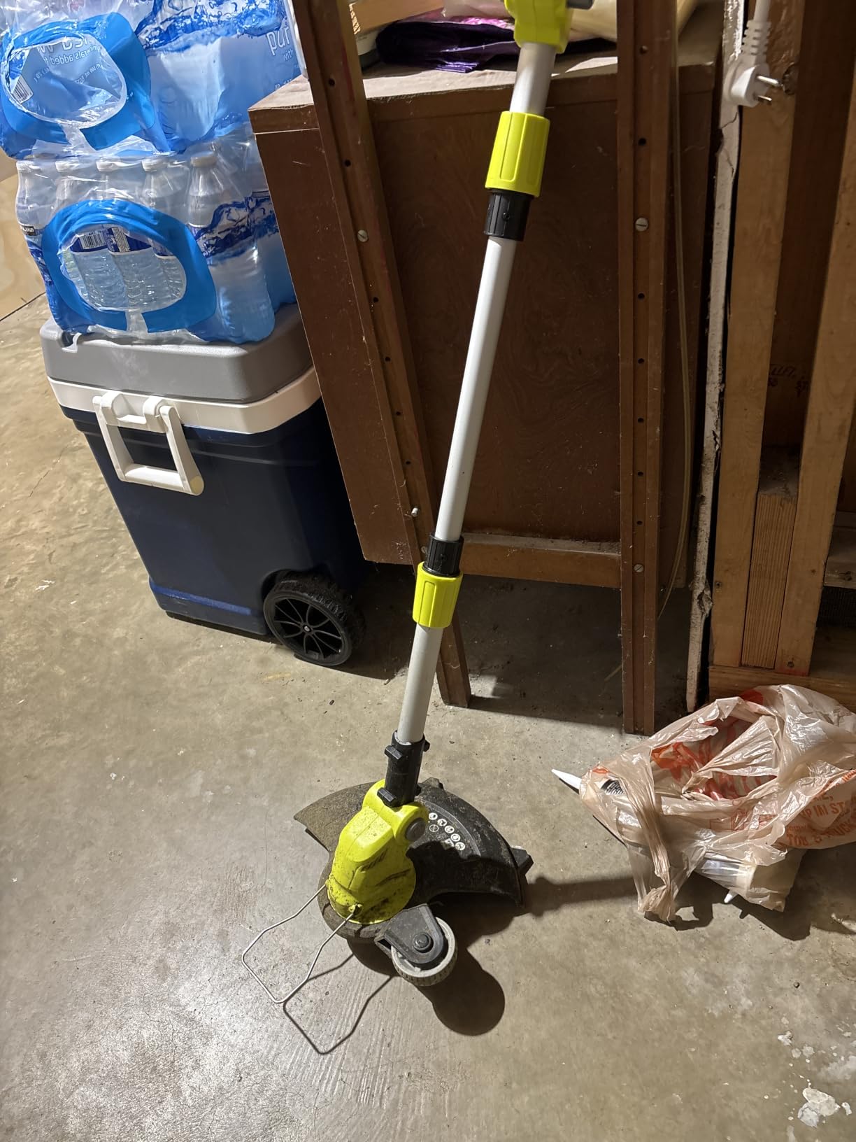 20V Electric Weed Wacker Cordless Edger Lawn Tool 2 X 2.0Ah Battery Powered Weed Eater with Charger, 12 Inch Lightweight String Trimmer, Auto Line Feed Grass Cutter Lawn Mower for Small Yard Garden customer photo 1