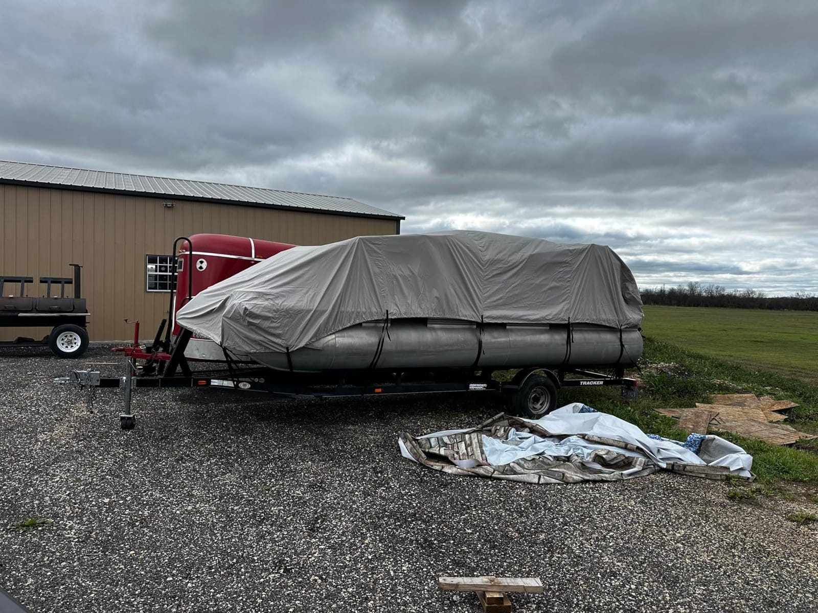 Pontoon Boat Cover 22-24 ft, 1200D Heavy Duty Waterproof Trailerable Cover for Pontoon Boats Up to 8.5 ft Beam, 16 Straps, Elastic Hem &Outboard Motor Cover, Gray customer photo 2