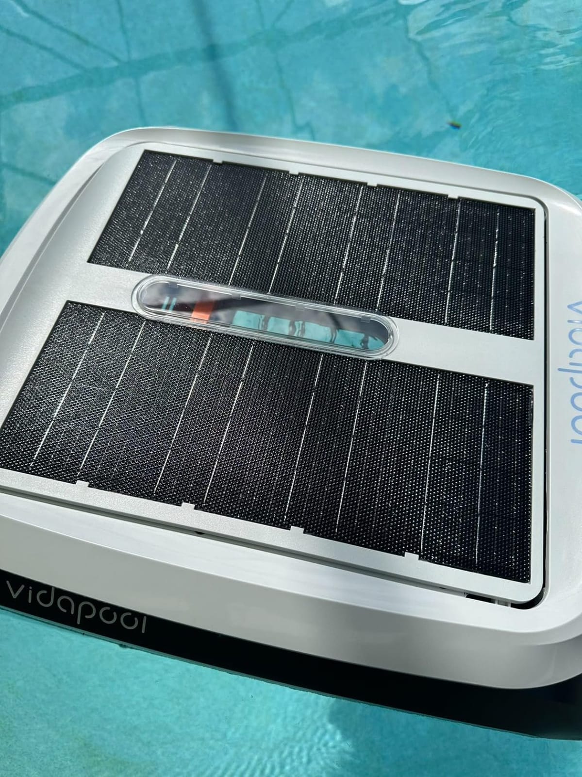 Solar Pool Skimmer Robot, Automatic Pool Surface Skimmer Cleaner, Dual Mode Solar Powered Pool Skimmer with Obstacle Avoidance, Day & Night Cleaning for All Swimming Pools-White customer photo 1