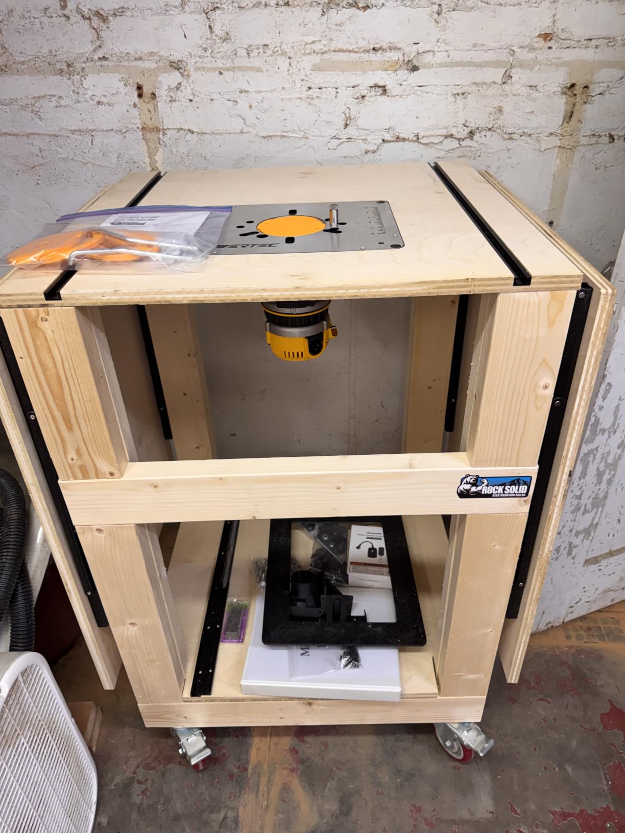 POWERTEC Benchtop Router Table with Steel Stand and Adjustable Fence – 24