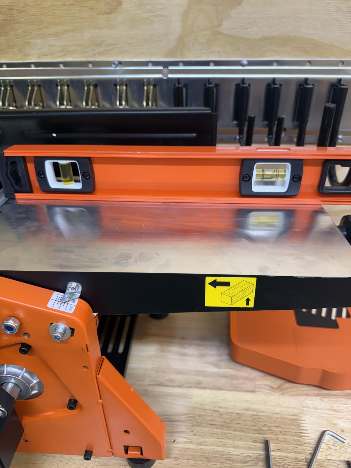 VEVOR Spiral Benchtop Jointer, 8 Inch, 2 HP 8500 RPM Bench Top Wood Jointer, with 18-Blade Spiral Cutterhead, Extendable Cast Aluminum Table, Up to 1/8 in Depth, Adjustable Fence, for Woodworking DIY customer photo 1