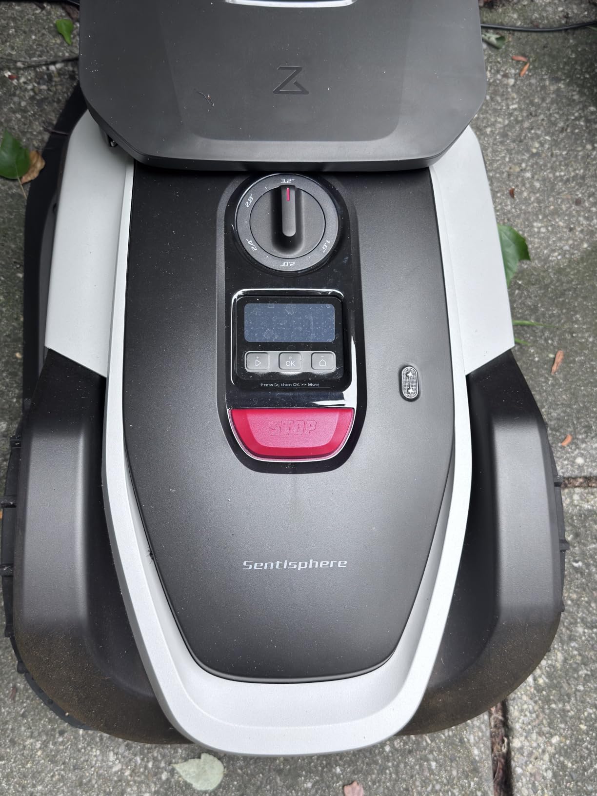 Roborock RockNeo Q110H Robot Lawn Mower, Wire-Free Robotic Lawn Mower with Full-Band RTK + VSLAM Navigation, Auto Mapping, AI Vision Obstacle Avoidance, App Control, 45% Slope, Covers Up to 1/4 Acre customer photo 2