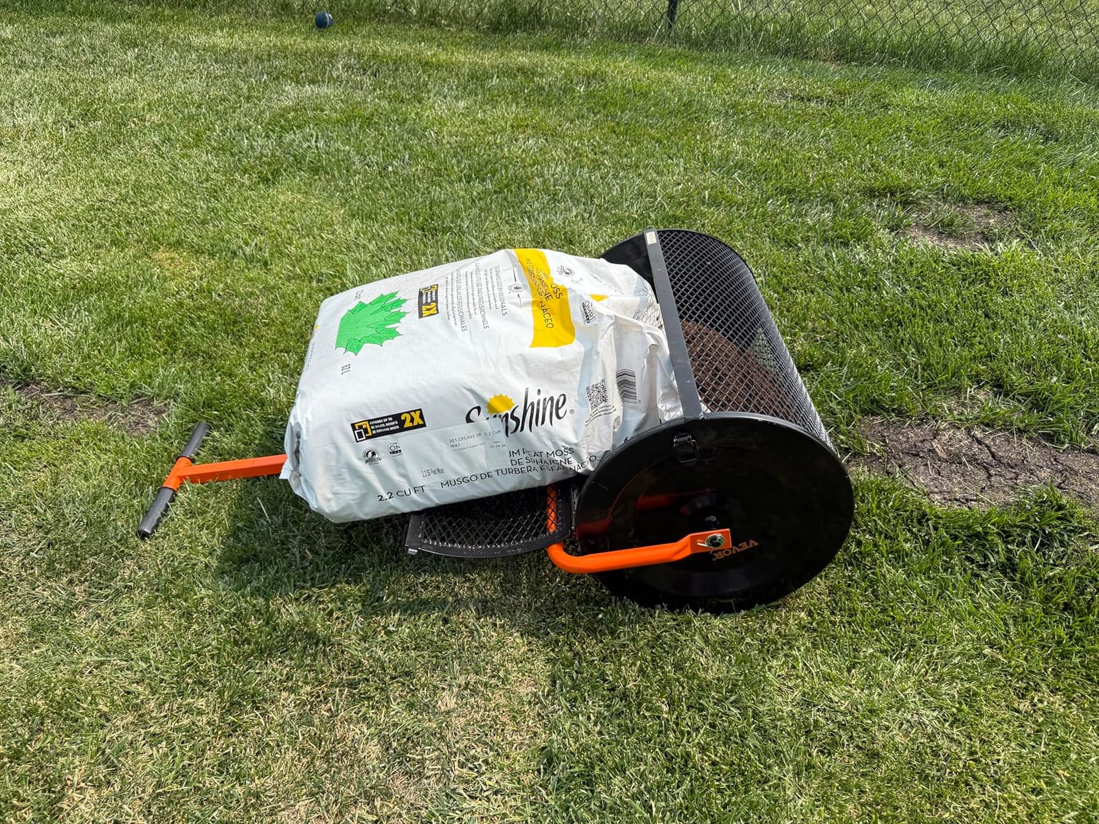 VEVOR Walk Behind Spreader 60 lbs Capacity Push Broadcast Spreader Black | for Lawn & Garden, 0-9.8 ft Spreading Width & 18 Adjustable Settings, 8 in All Terrain Pneumatic Tires for Seed, Fertilizer customer photo 2
