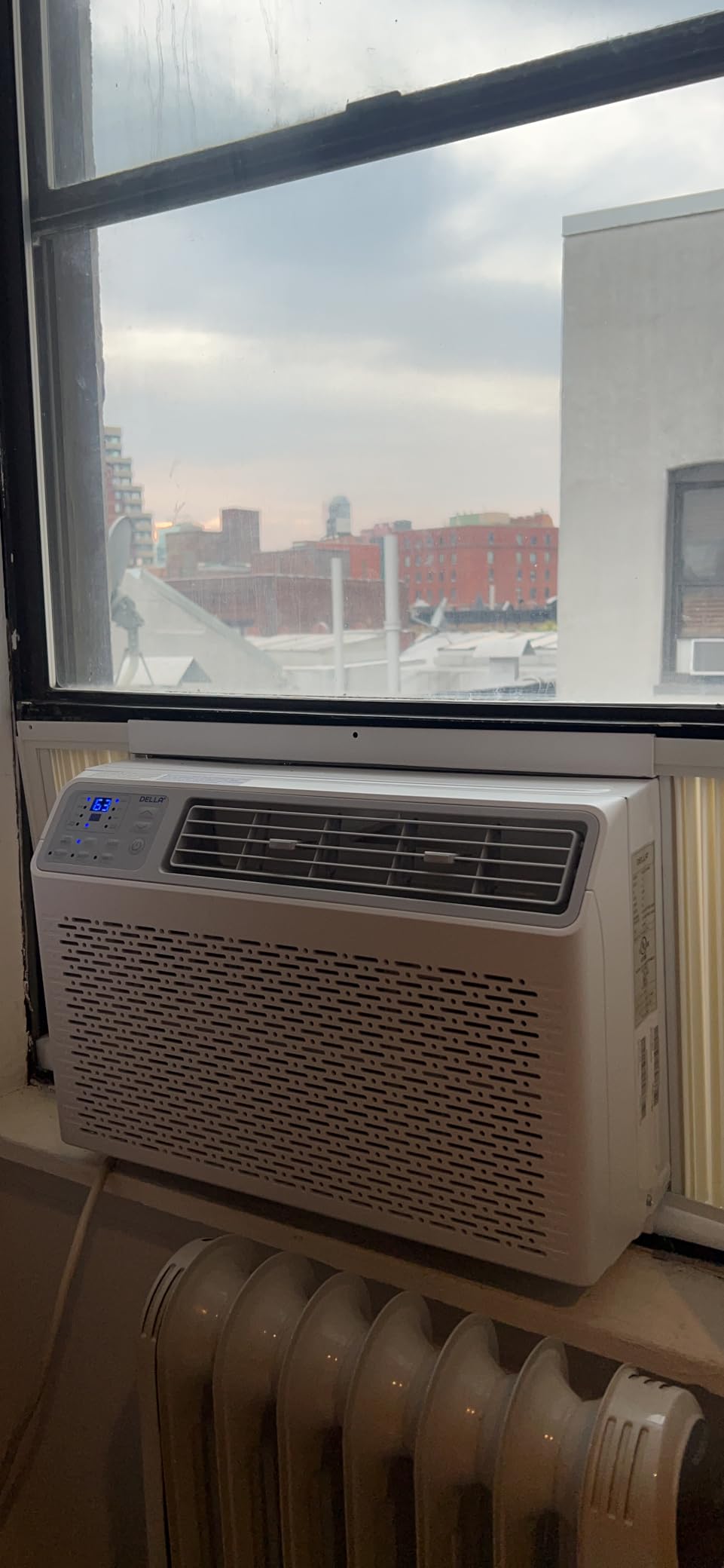 DELLA 6000 BTU AC Unit with Energy Saving Window Air Conditioner,WIFI Smart Controls, GEO Location, Work with Alexa, Cools Up to 250 Sq. Ft, Easy Install,Reusable Filter,Remote, Dehumidifier, Fan customer photo 2